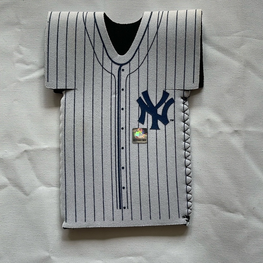 1334- NWOT Officially licensed New York Yankees pinstriped  Jersey bottle koozie
